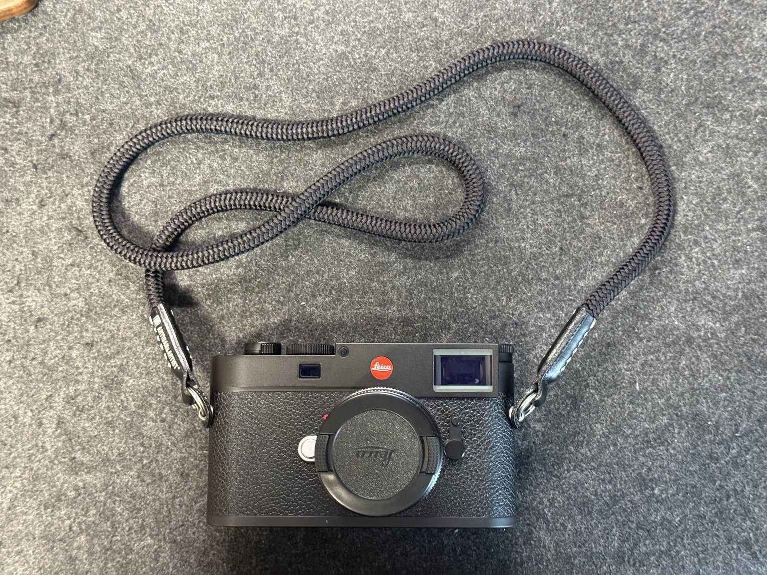 SUMMICRON-M 50mm F2とACAM-301Aを装着したLeica M11