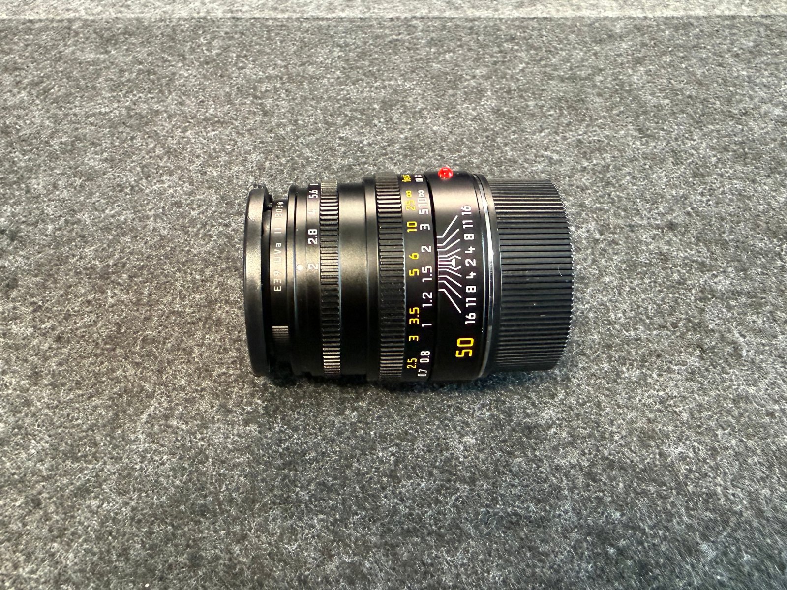 SUMMICRON-M 50mm F2の側面と距離指標