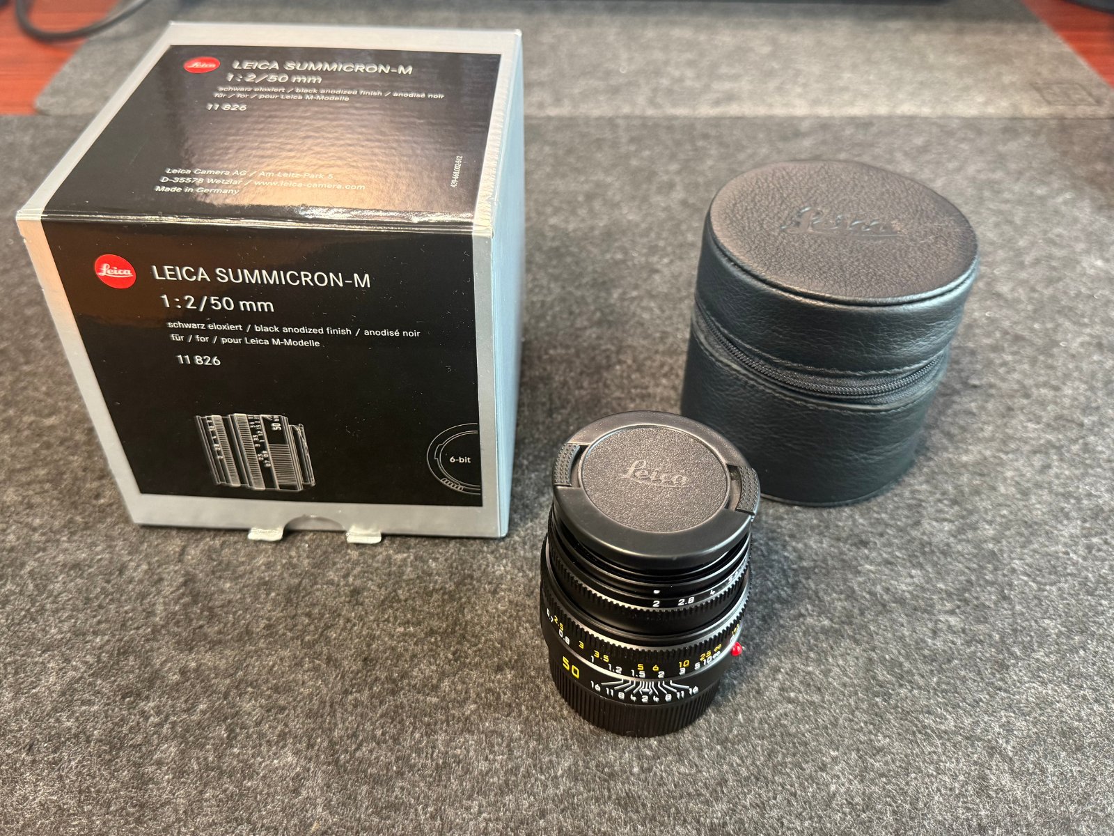 SUMMICRON-M 50mm F2の元箱と専用ケース、レンズ